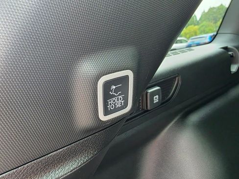 New 2025 Jeep Grand Cherokee Altitude image 24