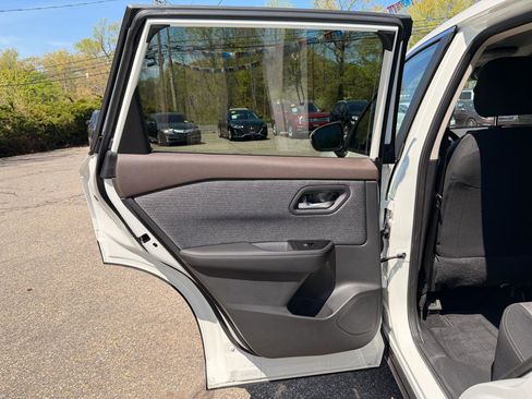 Used 2023 Nissan Rogue SV AWD/4WD image 18