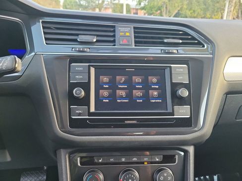 Used 2022 Volkswagen Tiguan S image 21