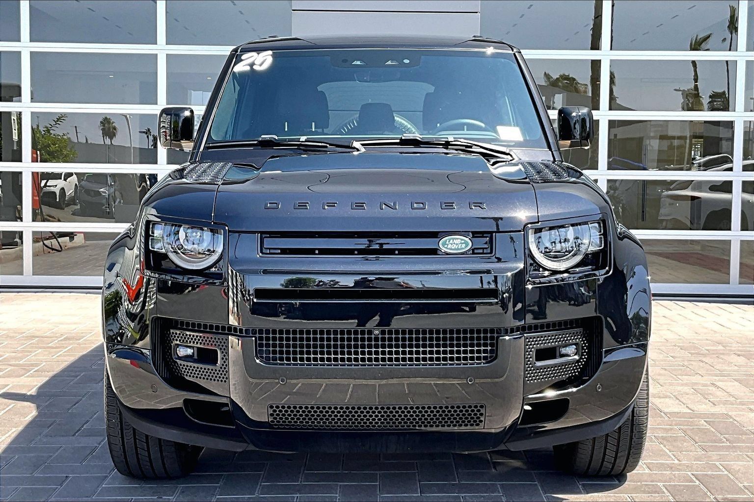Used 2025 Land Rover Defender 110 X-Dynamic SE AWD/4WD image 2