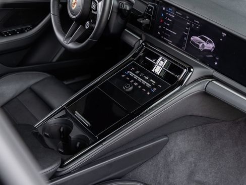 Used 2025 Porsche Panamera image 45