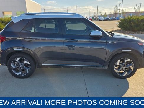 Used 2021 Hyundai Venue image 6