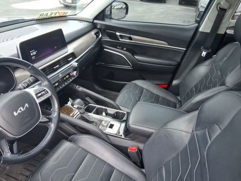 Used 2022 Kia Telluride SX w/ SX Prestige Package image 16