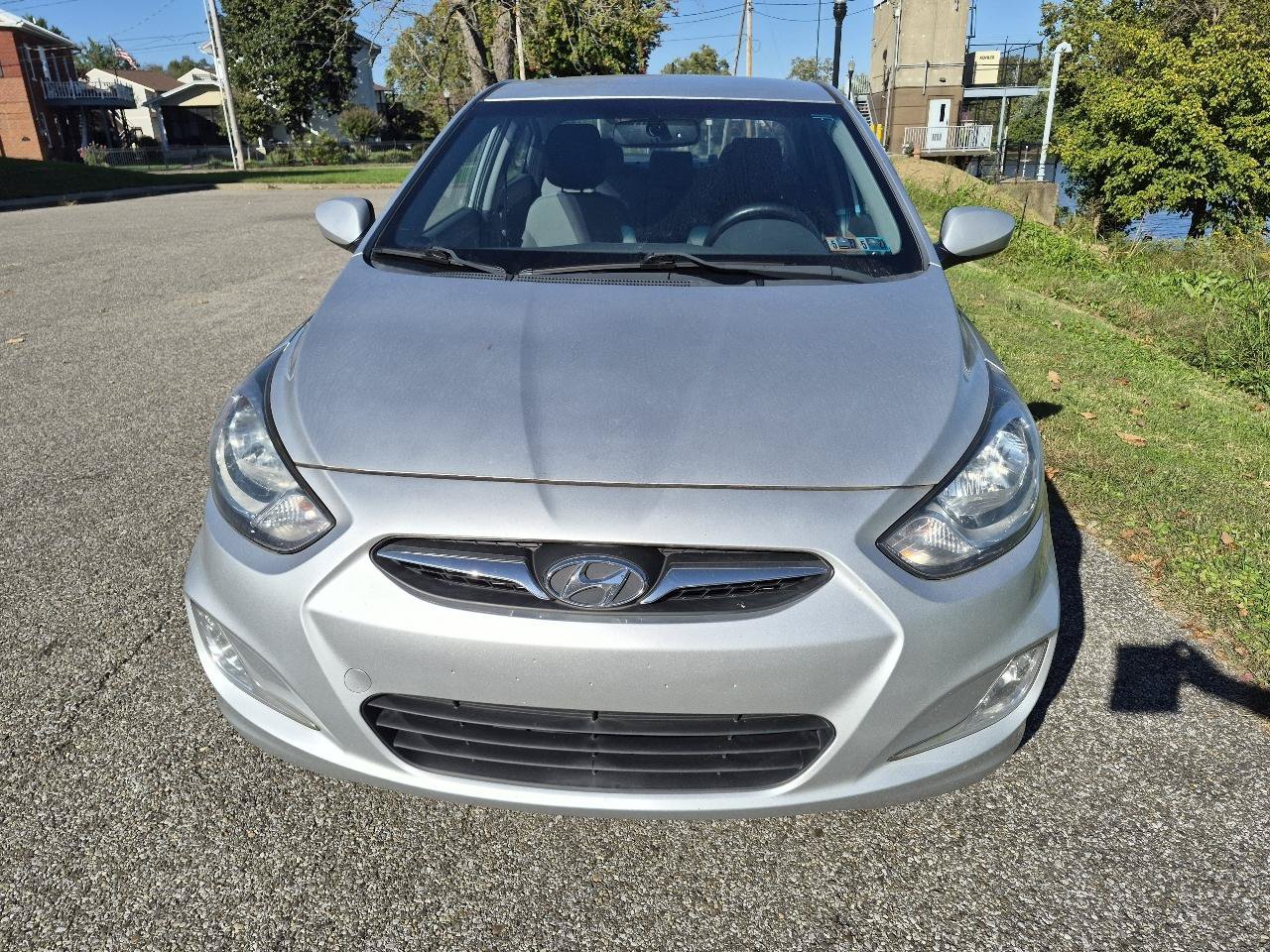 Used 2013 Hyundai Accent GLS w/ Premium Pkg FWD image 3