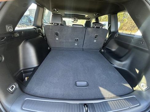 New 2025 Jeep Grand Cherokee Altitude image 9