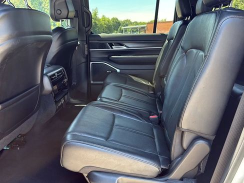 Used 2023 Jeep Wagoneer Series II AWD/4WD image 13