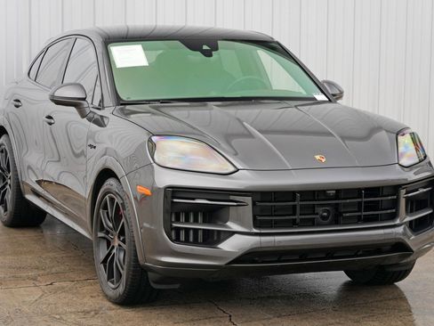 Used 2025 Porsche Cayenne S image 57