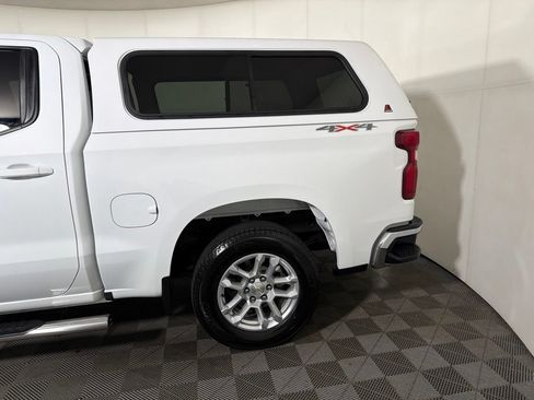 Used 2023 Chevrolet Silverado 1500 LT AWD/4WD image 5