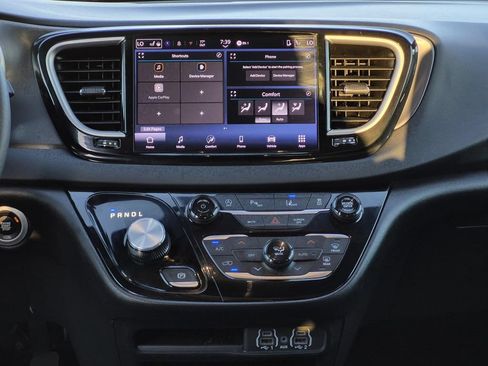 Used 2025 Chrysler Pacifica Select FWD image 18