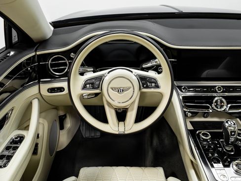 Used 2021 Bentley Flying Spur W12 image 61