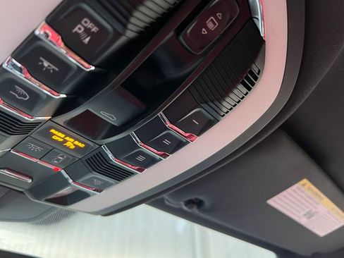 Used 2018 Porsche Cayenne Platinum Edition image 33