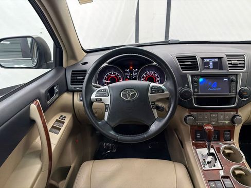 Used 2013 Toyota Highlander Limited image 24