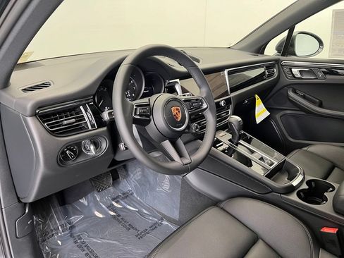 Used 2026 Porsche Macan AWD/4WD image 4