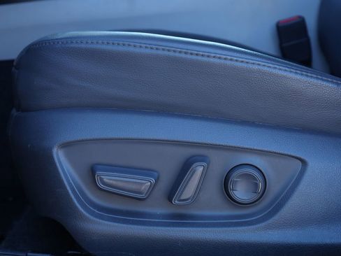 Used 2020 Toyota Camry XLE image 19