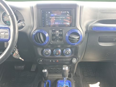 Used 2015 Jeep Wrangler Unlimited Sport w/ Quick Order Package 24S AWD/4WD image 13
