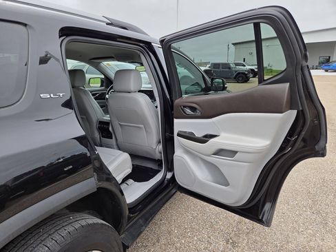 Used 2023 GMC Acadia SLT AWD/4WD image 16
