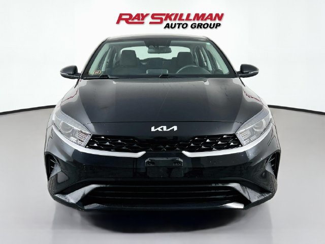 Used 2023 Kia Forte LXS w/ LXS Technology Package FWD image 2