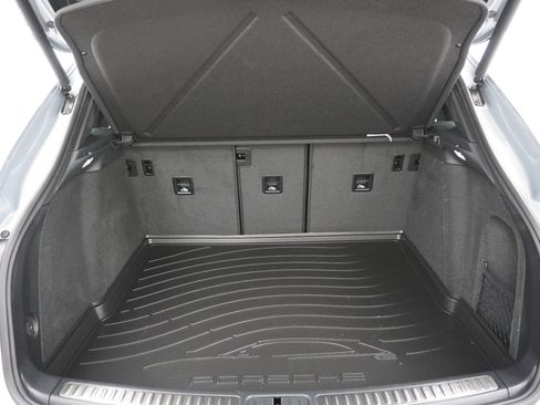 Certified 2026 Porsche Macan AWD/4WD image 14