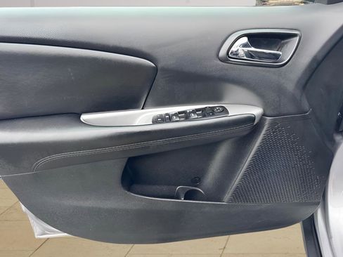 Used 2017 Dodge Journey SE image 22