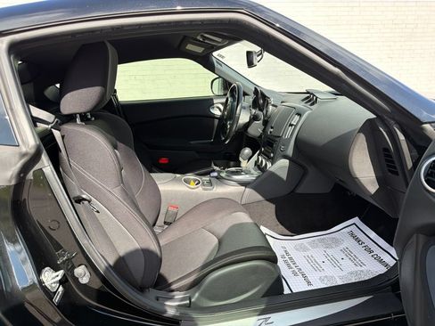 Used 2020 Nissan 370Z Coupe RWD image 9