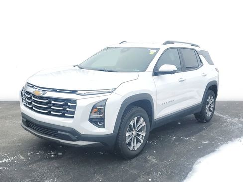 Used 2025 Chevrolet Equinox LT w/ Convenience Package II image 3