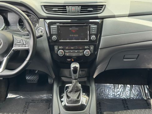 Used 2020 Nissan Rogue SV AWD/4WD image 23