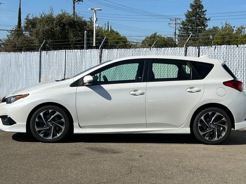 Used 2017 Toyota Corolla iM w/ All-Weather Mat Package FWD image 2