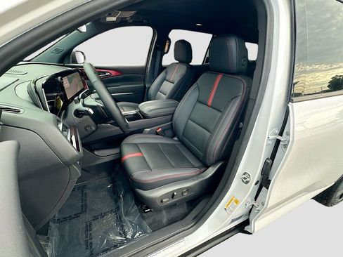 Used 2024 Chevrolet Traverse RS FWD image 22