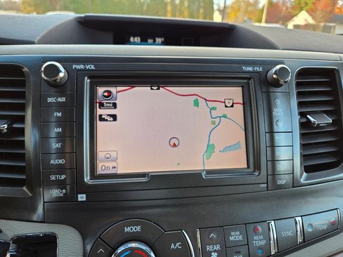 Used 2013 Toyota Sienna Limited image 16