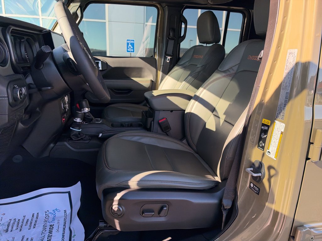 Used 2025 Jeep Gladiator Mojave AWD/4WD image 8