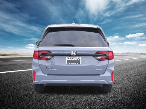 New 2026 Honda Odyssey Touring image 18
