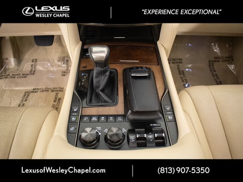 Used 2016 Lexus LX 570 4WD w/ Luxury Package image 34