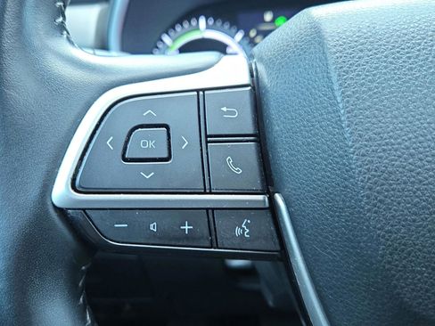 Certified 2023 Toyota Highlander XLE image 22