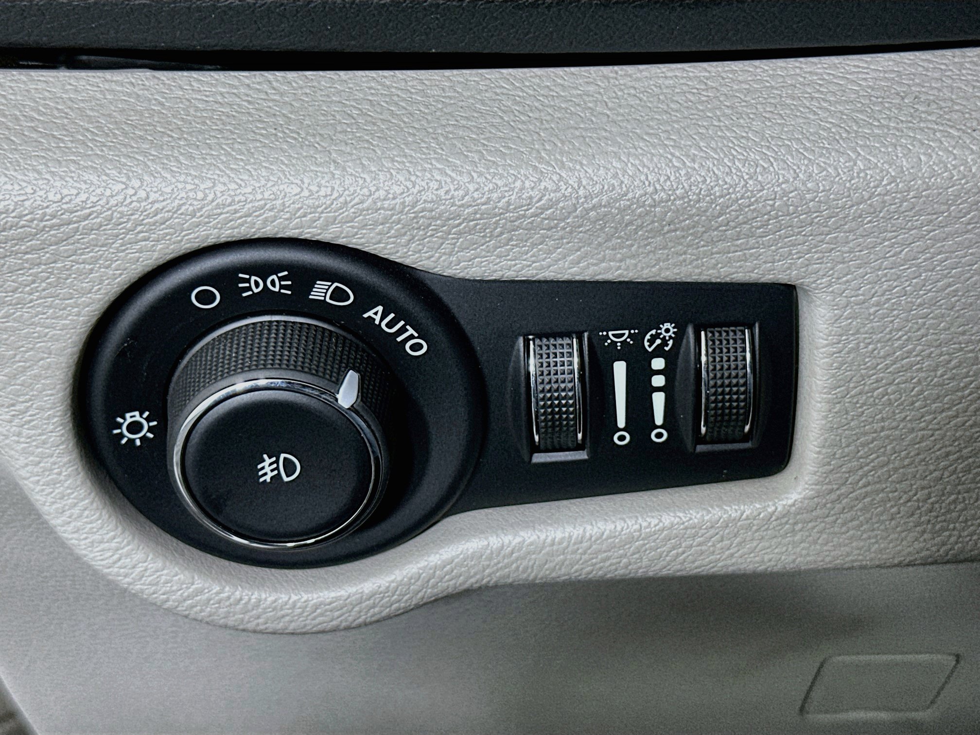 Used 2024 Chrysler Pacifica Touring-L FWD image 17