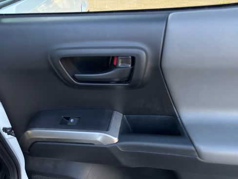 Used 2018 Toyota Tacoma SR5 image 12