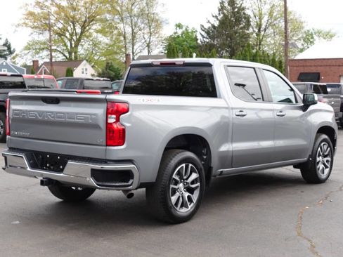 Used 2023 Chevrolet Silverado 1500 LT AWD/4WD image 5