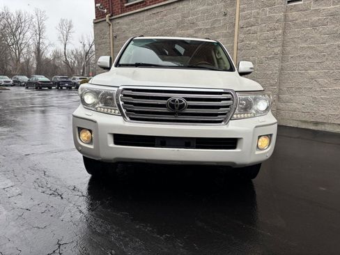 Used 2014 Toyota Land Cruiser Base image 4