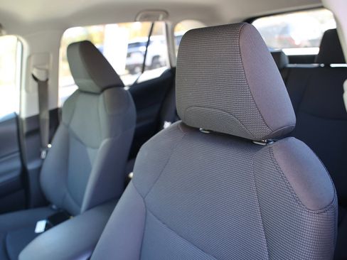 Used 2022 Toyota RAV4 LE image 20