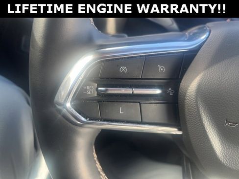 Used 2025 Chevrolet Traverse LT image 20