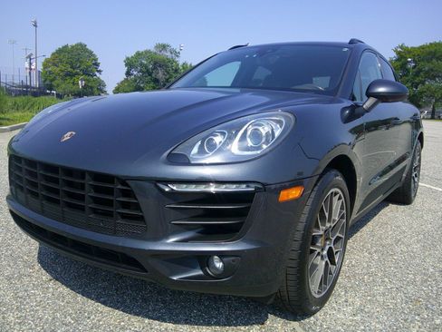 Used 2018 Porsche Macan AWD/4WD image 11
