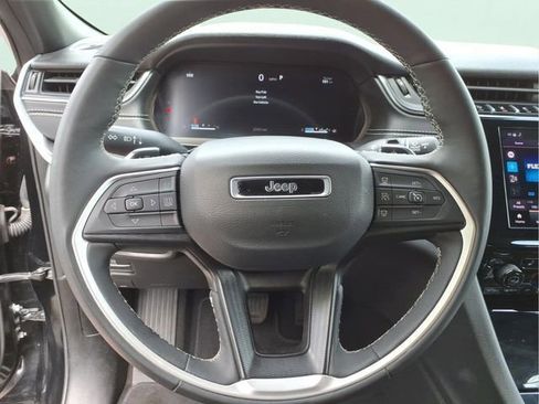 Used 2025 Jeep Grand Cherokee Altitude AWD/4WD image 24