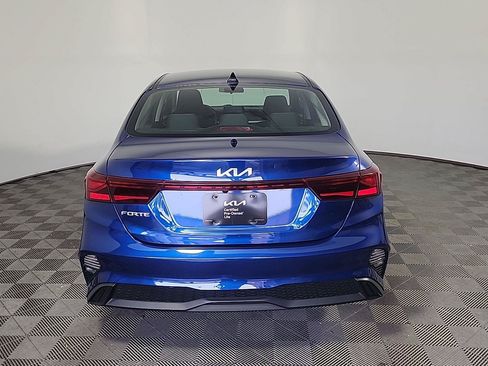 Used 2022 Kia Forte LXS w/ LXS Technology Package FWD image 5