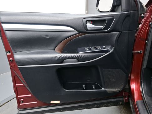 Used 2015 Toyota Highlander XLE image 9