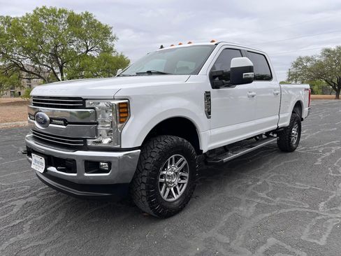 Used 2019 Ford F250 Lariat w/ Lariat Value Package image 4