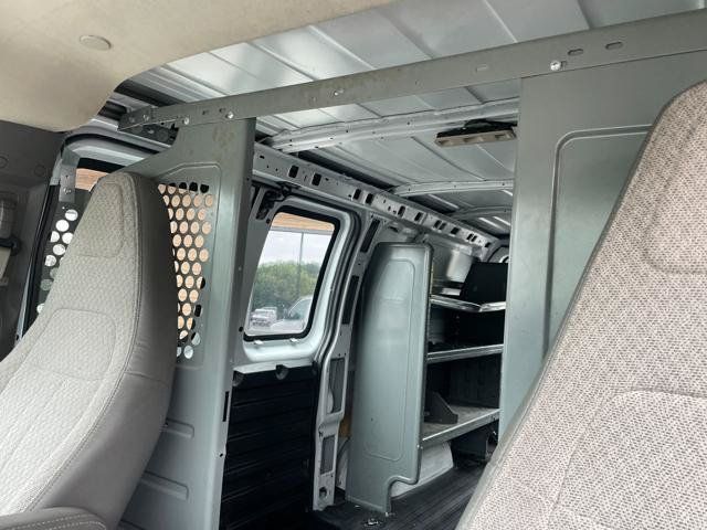 Used 2017 Chevrolet Express 2500 RWD image 18