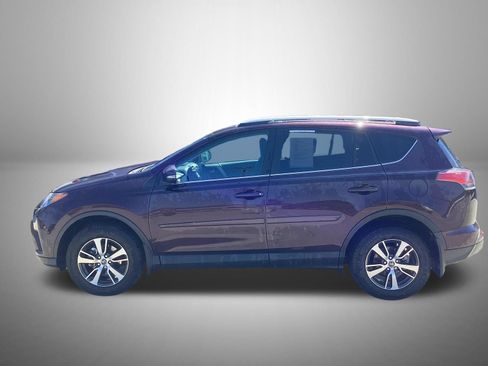 Used 2018 Toyota RAV4 XLE AWD/4WD image 2
