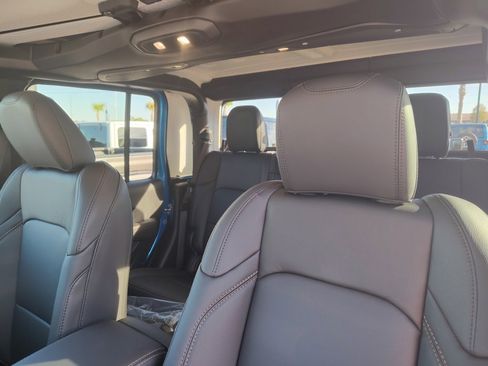 New 2025 Jeep Gladiator Sport w/ Premium Package image 15