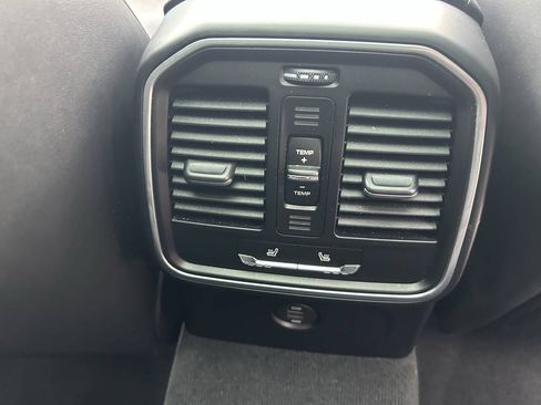 Used 2018 Porsche Macan AWD/4WD image 34