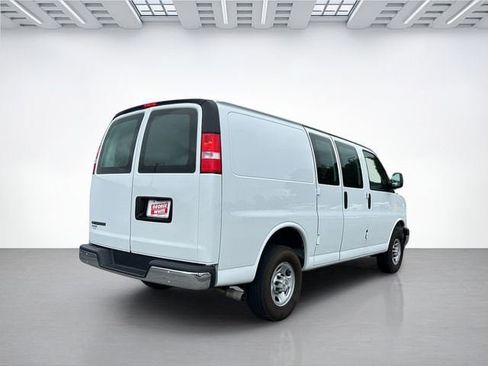 Used 2024 Chevrolet Express 2500 w/ Driver Convenience Package RWD image 4
