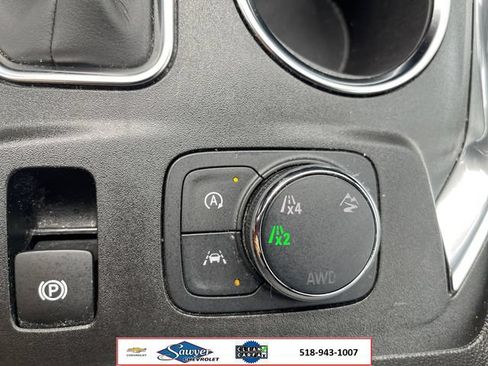 Used 2023 Chevrolet Traverse LT AWD/4WD image 24